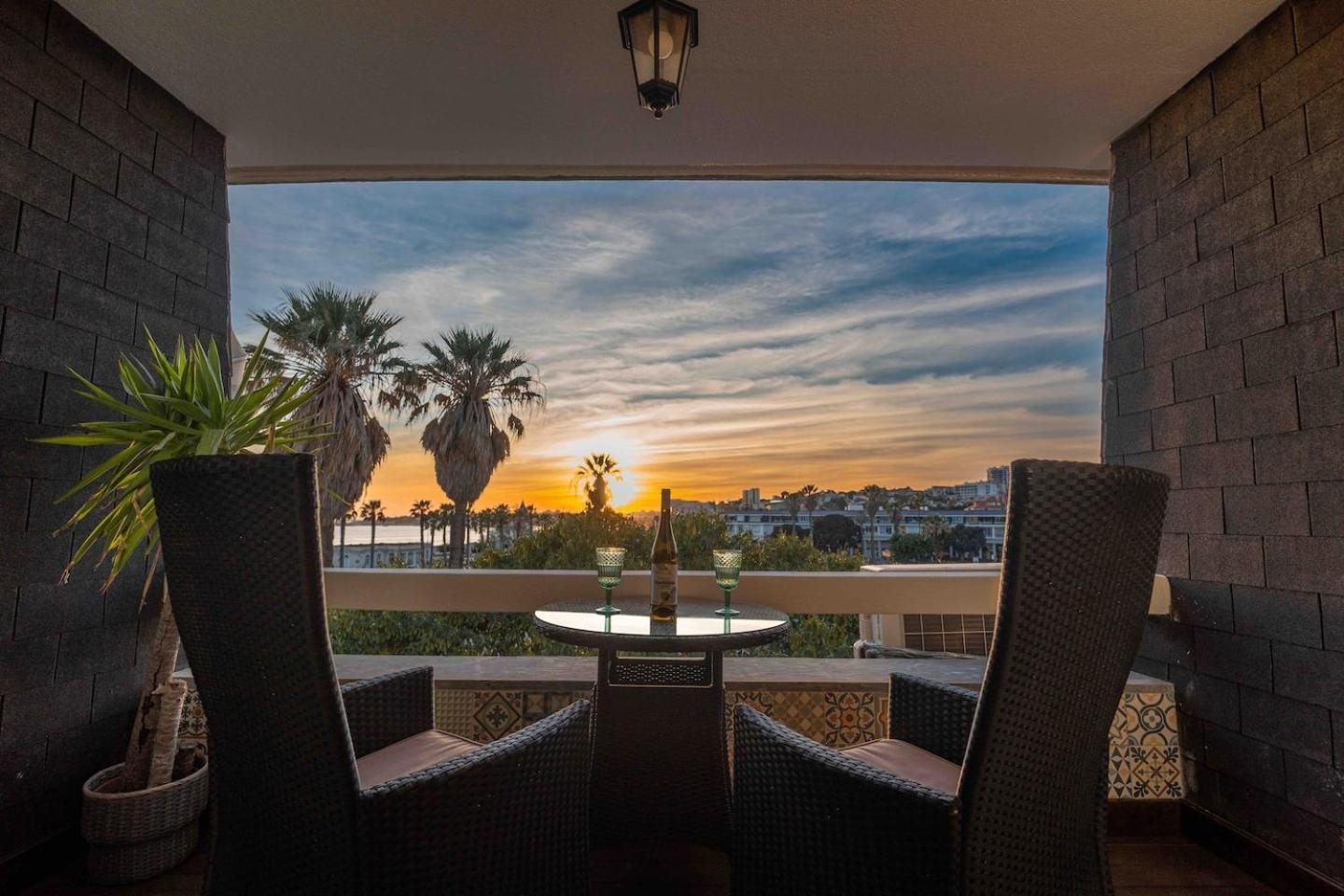 Sea View W Balcony 2 Mins Walk To Beach & Casino Ещорил Екстериор снимка